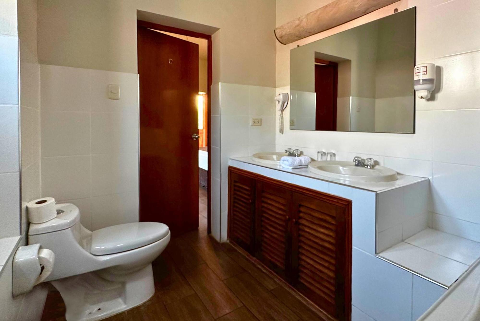 Dm Hoteles Mossone - Ика Екстериор снимка
